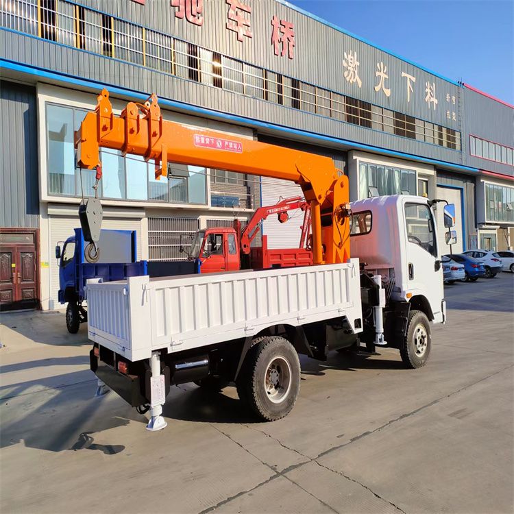 扶余市三轮随车吊定制 农用改装机自备吊中瑞长期出售